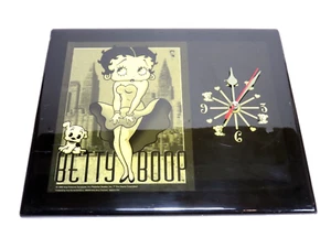 Betty Boop 1999 resina reloj de pared Marlin Monroe pose 12x10 cuarzo AA2B2304 - Imagen 1 de 10