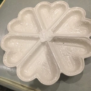 Williamsburg Stoneware Pottery  Divided Oyster Plate. ..Valentine  Mold Plate - Picture 1 of 17