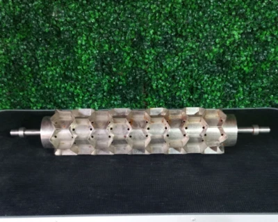 Cortador de rosquillas de acero inoxidable hexagonal Moline 3" 7 tazas de ancho 30"" de largo 63 tazas Foto 1 de 4