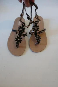 NWOB Womens GoGo Shoes Black Rhinestone Leather Flat Thong Sandal 38 US/8 * - Picture 1 of 8