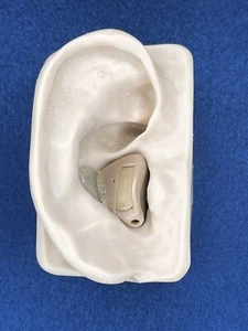 1 Right HHM 400C ITC Hearing Aid - Digital, Concha Lock - Picture 1 of 3