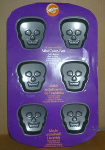 Wilton SKULLS Halloween 6 Mini Cakes Pan Non-stick - Picture 1 of 2