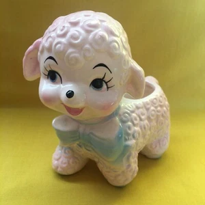 Maceta de cordero bebé antromórfico rosa cerámica vintage con pajarita azul LINDA - Imagen 1 de 9