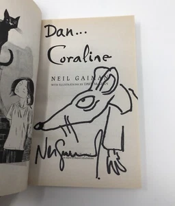 Coraline Rat Drawing/ Signed by Neil Gaiman First Harper 2003 Paperback Edition - Picture 1 of 7