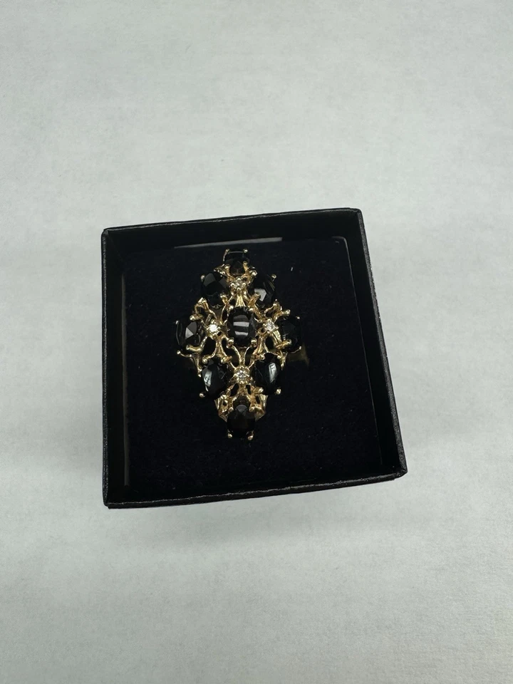 Impresionante anillo de oro de 14k con 4 diamantes aproximados de 0,05 quilates. Foto 1 de 2