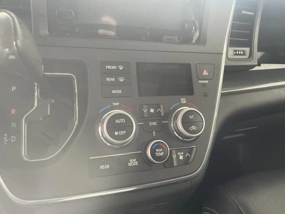 Used A/C Selector Switch fits: 2016 Toyota Sienna automatic temperature control - Изображение 1 из 4