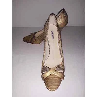 Zapatos de salón Miu Miu de piel de serpiente con reflejos dorados metálicos punta abierta 37 IT Foto 1 de 4