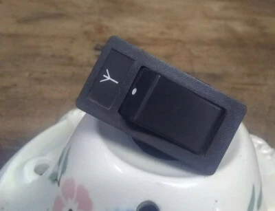 !!Not junkyard junk!! Genuine Volvo 1985-90 740 760 antenna switch part #1308317 - Image 1 of 3