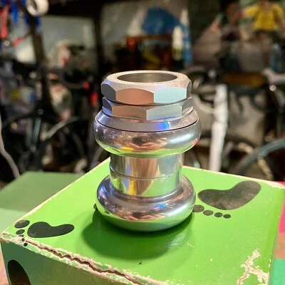 1990 CHRIS KING "SEM LOGOTIPO" PRATA GripNut FONE DE OUVIDO - 1" ROSCADO - NOVO-DECOLAGEM - Imagem 1 de 4