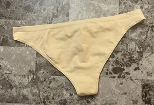 NWT BODY BY VICTORIA'S SECRET XL BEIGE NUDE SEAMLESS VINTAGE RARE THONG PANTIES - Picture 1 of 9