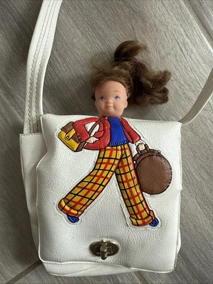 Cartera de viaje París vintage de los años 70 con cabeza de muñeca adjunta Good Friends de Trissa Foto 1 de 4