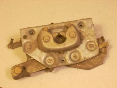 Ford Galaxie LTD 1965 montaje de pestillo de puerta trasera izquierda Monterey Montclair Mercury Foto 1 de 2