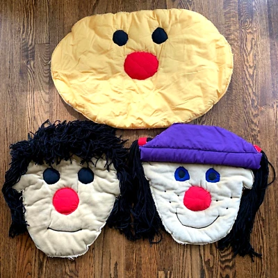 Sofá grande confortável vintage feito à mão costurado de pelúcia pendurado na parede arte Molly Loonette - Imagem 1 de 4