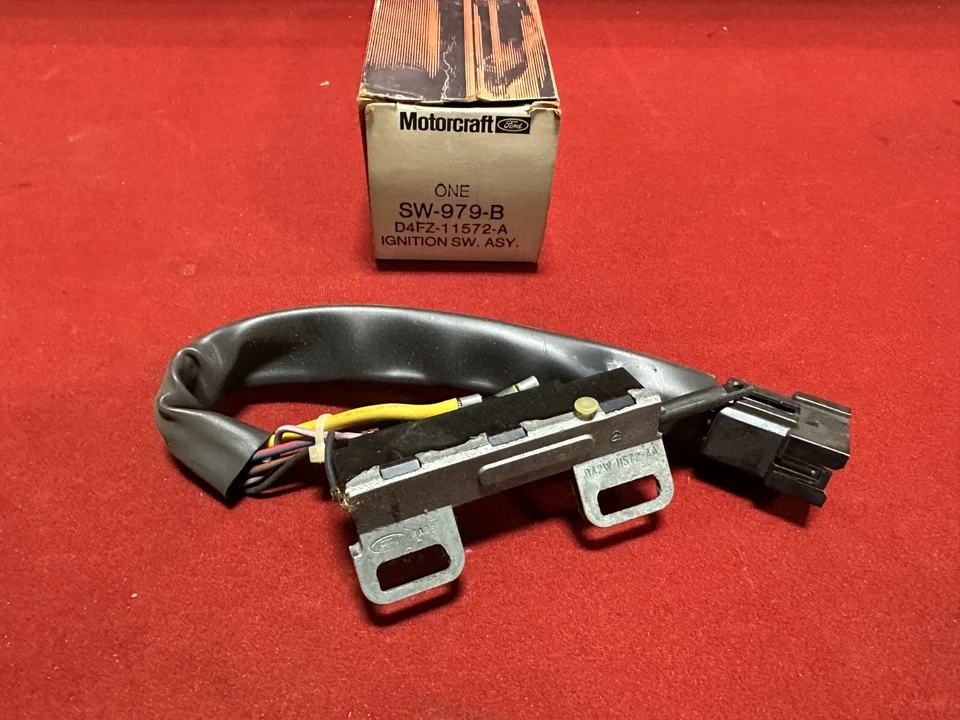 NOS FORD PINTO MERCURY BOBCAT IGNITION SWITCH D4FZ-11572-A SW-979-B - Изображение 1 из 1