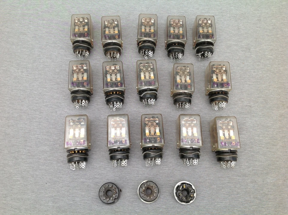 Lote de 10 Relés CA 110V, A410-361777-00 3M Nº de pieza 78-8416-3018-5, 11 pines Foto 1 de 4