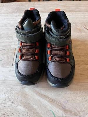 Zapatos Ozark para niños pequeños talla 7 verde y marrón Foto 1 de 3