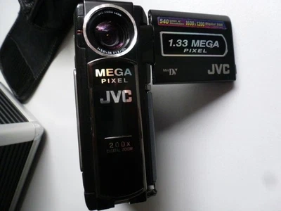 Digitale Video Camera - JVC Mini DV - GR-DVP9E - 1,33 MP - Bild 1 von 4