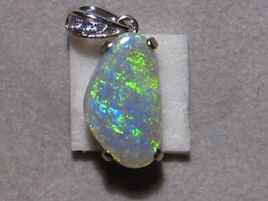 Pendentif 2,0 ct. opale et diamant semi-noir naturel, or blanc massif 18 carats - Photo 1/13