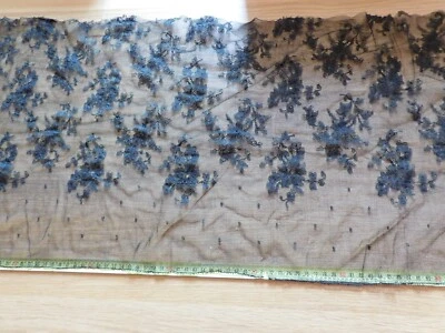 Dentelle ancienne  broderie sur tulle noir 1,15 m x 35 cm - Photo 1/4