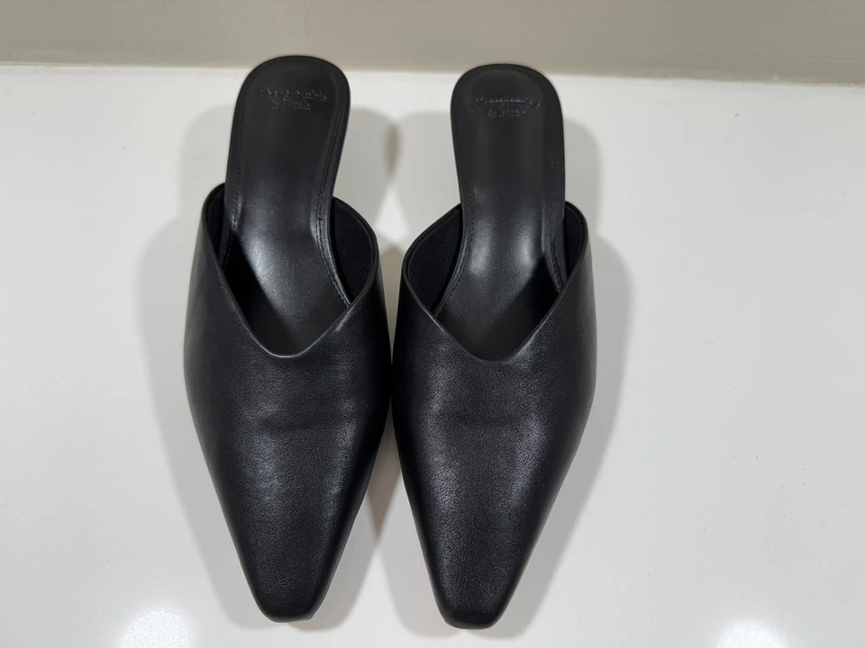Sandalias Abercrombie & Fitch Punta Gatito Tacón Mula Talla 7 Mujer Negras Foto 1 de 4