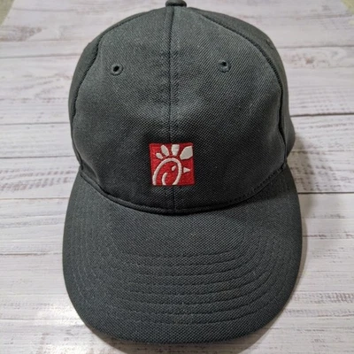 Gorra de béisbol ajustable Chick-Fil-A Employee Strapback Foto 1 de 4
