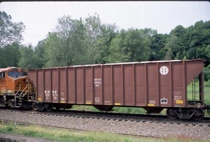 freight car-BNSF 50' buffer hopper for oil tr. @ Phillipsburg NJ.2019 Fuji slide - Picture 1 of 1