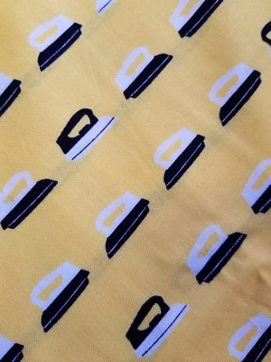 Tela de acolchado vendida por la yarda Robert Kaufman hierros amarillos Foto 1 de 3