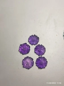 Eleganter 12 mm geschnitzter Blumen Amethyst Edelstein - Bild 1 von 7