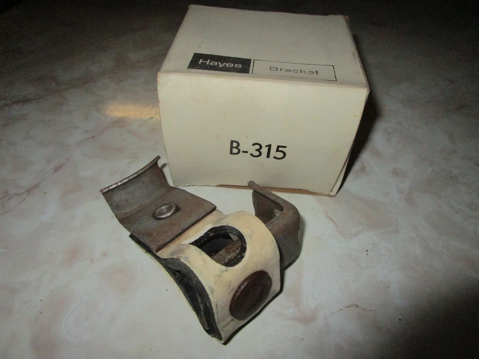 NORS Tail Pipe Hanger 1960 1961 1962 1963 Buick 8 Cylinder, All-Rear, GM 1191696 - Image 1 of 3