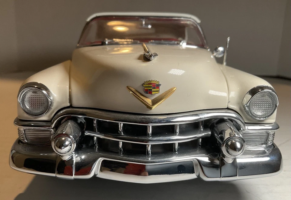 1953 Cadillac Eldorado Convert. | Danbury Mint литая | 1:16 с коробкой и деревянным основанием - Изображение 1 из 4