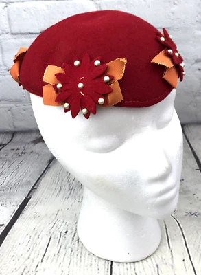 De colección Mujer Juliette Medio Sombrero Gorra Rojo Naranja Flores Perlas Fieltro Talla 20-1/2 Años 50 Foto 1 de 4