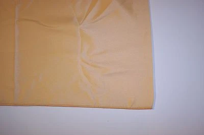 3,75 yardas ~ TELA DE CREPÉ DECORATIVA ADO - Sin costuras 118" de ancho - Oro amarillo - Poliéster con dobladillo Foto 1 de 4
