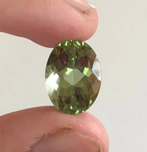 10.70 Cts Green Peridot, Top Quality Faceted Green Peridot Doublet Gemstone - Picture 1 of 5
