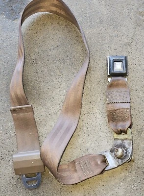 92-96 1993 Ford F150 250 350 cinturón de regazo trasero y hebilla de cinturón de seguridad bronceado cabina extendida Foto 1 de 3