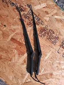 2000 Chevrolet Silverado GMC Sierra Windshield Wiper Arms Fits 1999-2002 OEM - Picture 1 of 2