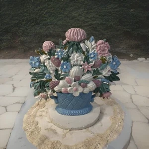 Vintage Gusseisen Türstopper ~ Blumen in blauem Korb ~ Pastellfarben ~ 7 "x 7" - Bild 1 von 19