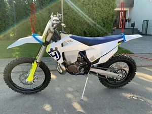 HUSQVARNA CORREA DE SUJECIÓN TRASERA Y DELANTERA del AÑO 2019 MODELO 2020 - 2023 - Picture 1 of 10
