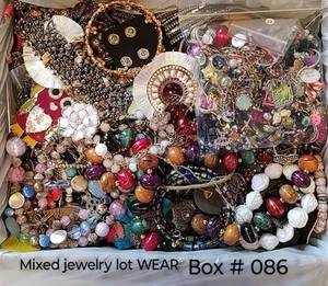 14 Lb Mixed Jewelry WEAR signed-unsigned Box Lot #086 - Bild 1 von 7