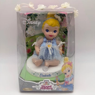 Disney Princesa Real Guardería Cenicienta Porcelana Muñeca Bebé Latón Llaves Recuerdos Foto 1 de 4