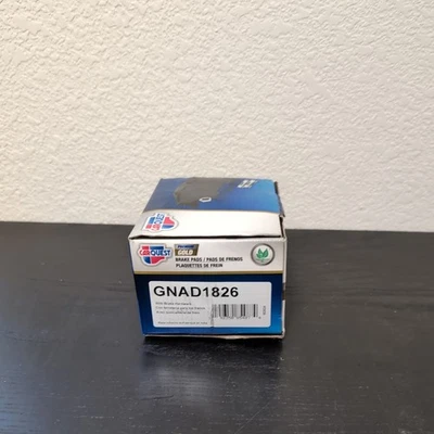 Conjunto de pastilhas de freio Hyundai/Kia - Pastilhas de freio dianteiras de cerâmica premium CARQUEST GNAD1826 - Imagem 1 de 3