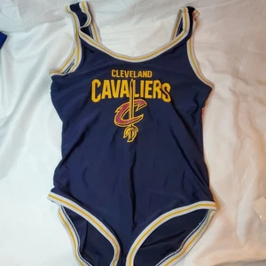 CLEVELAND CAVALIERS Swimsuit Large NBA Swimwear One Piece Women Athletic - Picture 1 of 5