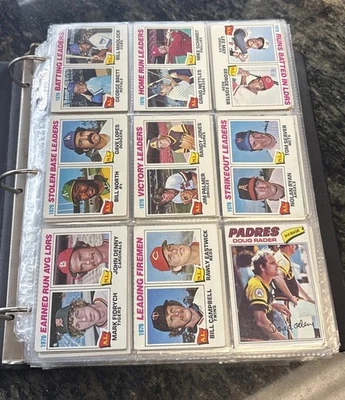 Topps Baseball 1977 (1-660) juego completo con carpeta Foto 1 de 4