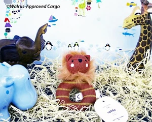 WEST ELM KIDS BABY LION RATTLE -NIB- GIVE THE LITTLE ONE A ROARING GOOD TIME! - Picture 1 of 7
