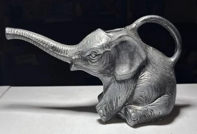 "Regadera elefante de aluminio vintage pátina original Corea 8-1/2""x 5 1/4""x 4""" Foto 1 de 4