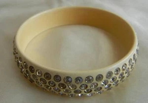 CLASSY VINTAGE BAKELITE BANGLE BRACELET UNUSUAL FLASHY DESIGN  RHINESTONE - Picture 1 of 12
