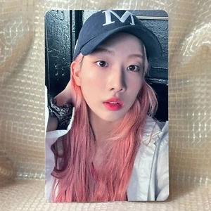 Kimlip Official MMT Photocard Loona 2022 1st World Tour LoonaTheWorld Kpop - Picture 1 of 2