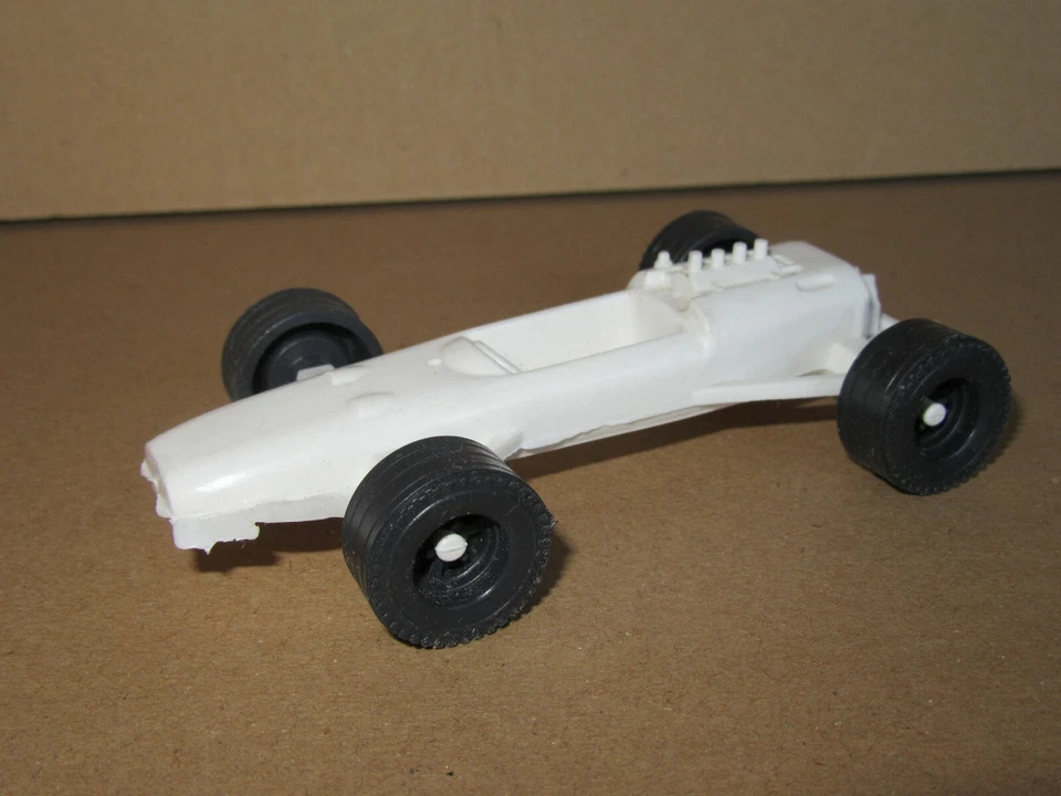 530B Vintage Giocattolo Da Bazar IN Plastica F1 Bianco L 11 CM Formula 1 Hot Rod - Immagine 1 di 4