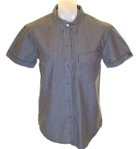 Nueva Camisa Para Hombre Wrangler Manga Corta Rayas Grande Calce Ajustado Botones Ocultos - Imagen 1 de 2