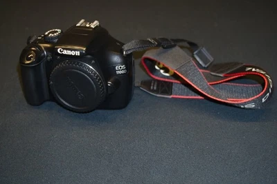 Canon EOS 1100D Digitale Spiegelreflexkamera - komplette Fotoausrüstung - Bild 1 von 4