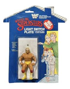 Titan WWF 1985 HULK HOGAN Wrestling Superstars Luz Interruptor Cubierta ¡Nuevo en caja! - Imagen 1 de 3